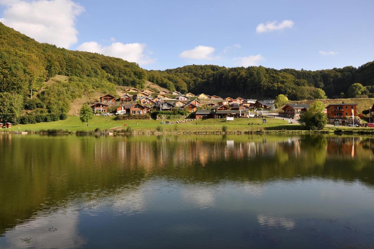 Eifel&See - Ferienhäuser am Waldsee Rieden/Eifel Exterior foto
